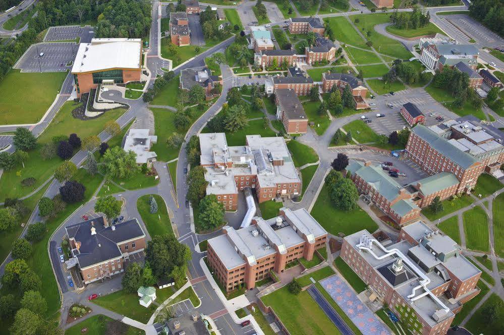 Unb Fredericton Accommodations Eksteriør billede